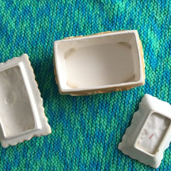 Vintage Japanese footed jar with lid and a small plate majolica? 3D flower et - Picture 7 of 8